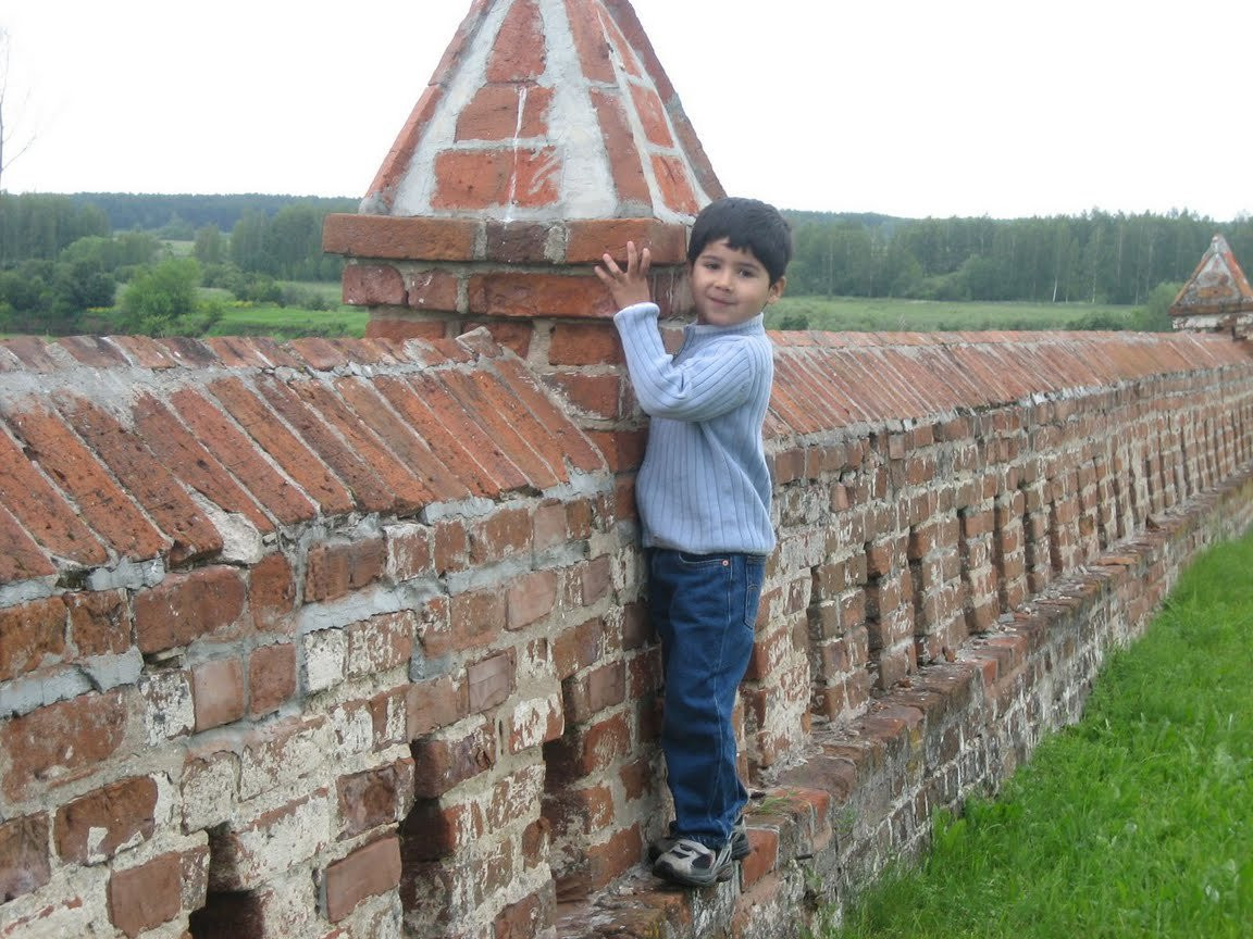 Мальчик в Кидекше, Россия – фотографии России