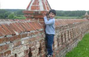 Мальчик в Кидекше, Россия – фотографии России