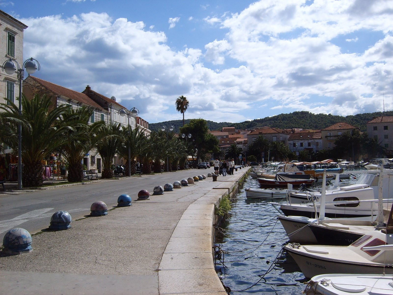 Набережная в Вела-Лука, Хорватия – фотографии Хорватии