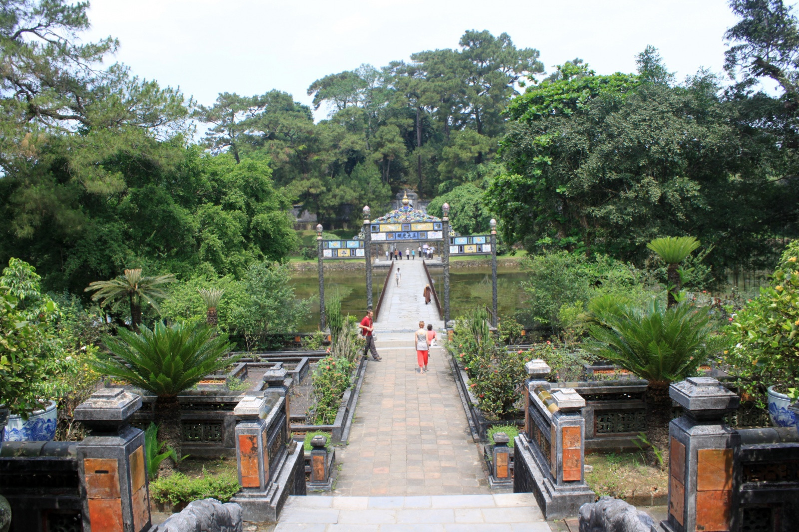 Гробница Минь Манга в окрестностях Хюэ – фотографии Вьетнама