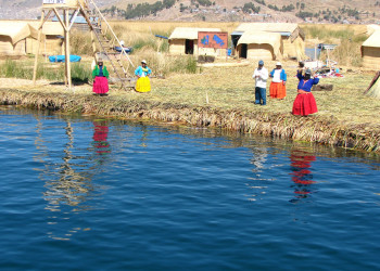 Плавучий остров Урос на озере Титикака в Перу – фотографии Перу