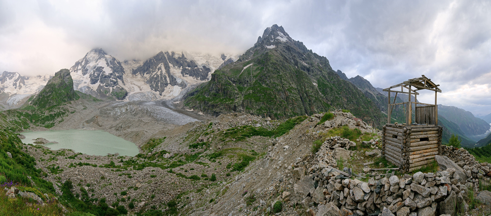 Горные пейзажи в ущелье Адыл-Су, Кабардино-Балкария, Россия – фотографии России