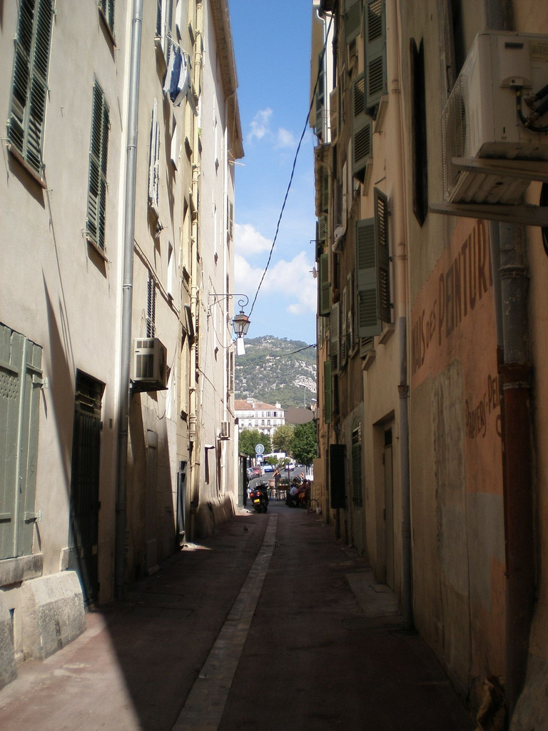 Улица в Тулоне, Франция. Фото 12 – фотографии Франции