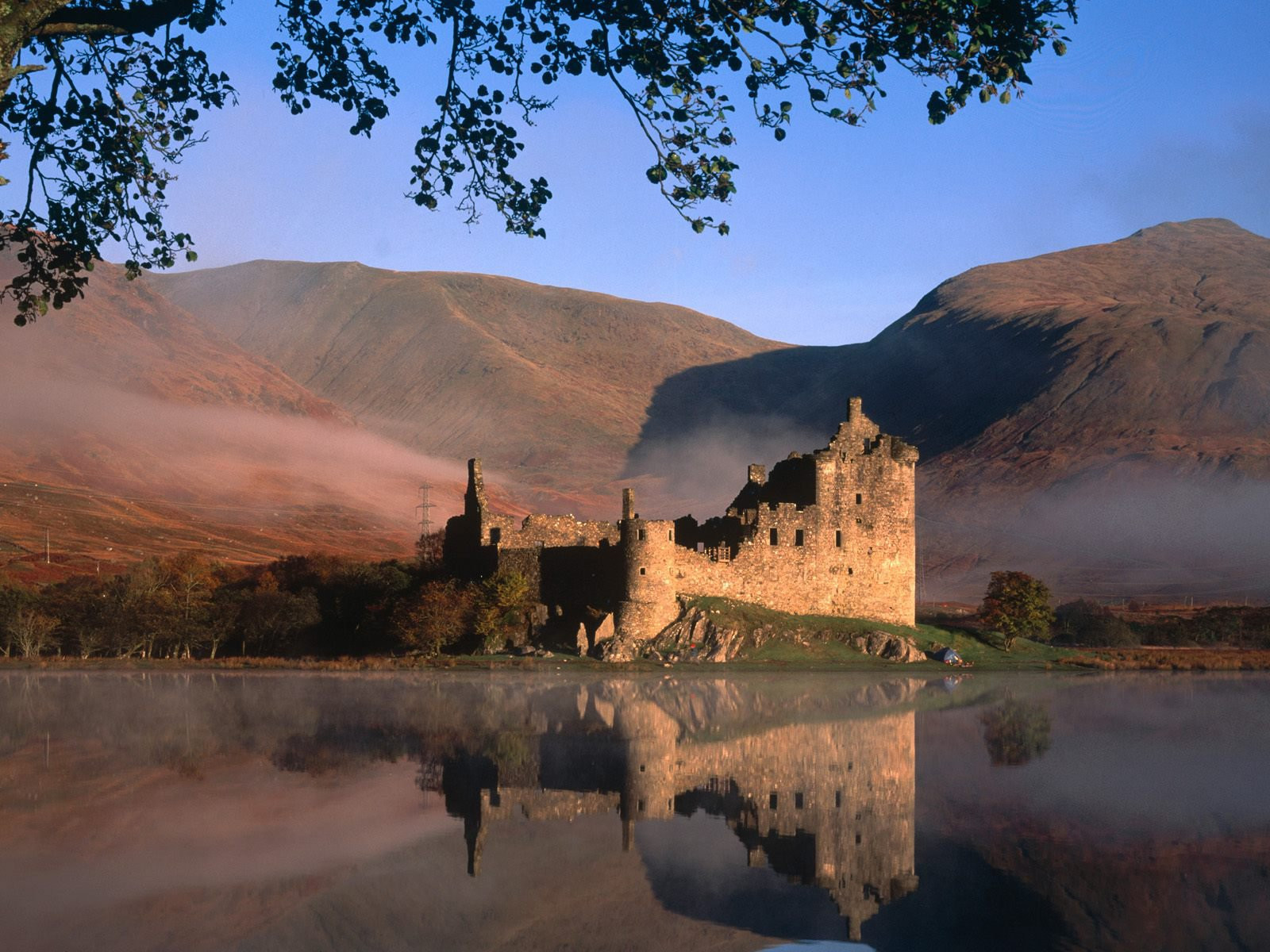 Kilchurn Castle, Loch Awe, Scotland – фотографии Великобритании