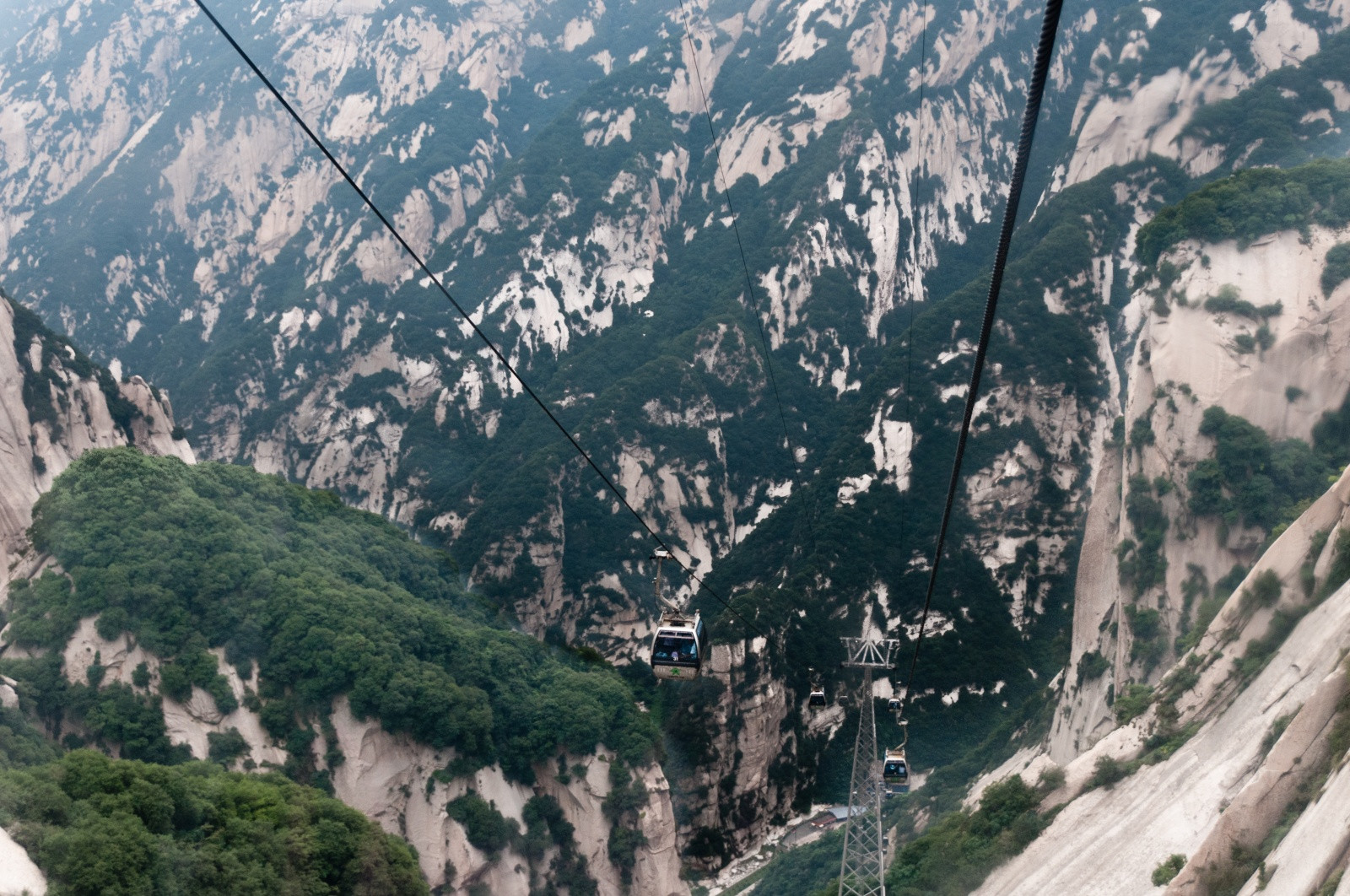 Фуникулёр на гору Хуашань (Huàshān) в провинции Шэньси – фотографии Китая