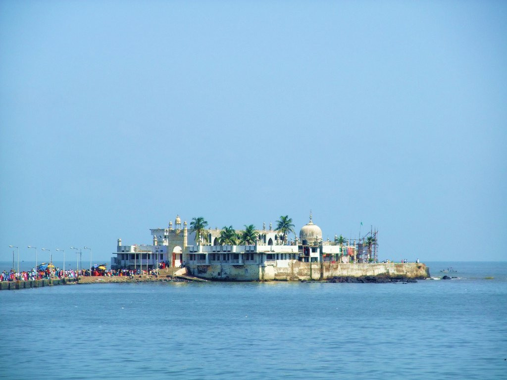 Мечеть Хаджи Али (Haji Ali Dargah) в Мумбае, Индия – фотографии Индии