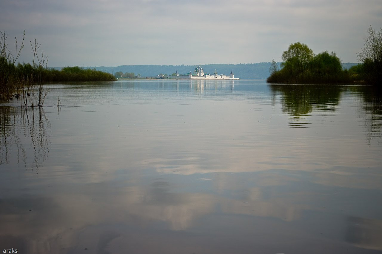 Озеро в Желтоводский Макариев монастырь, Россия. Фото 3 – фотографии России