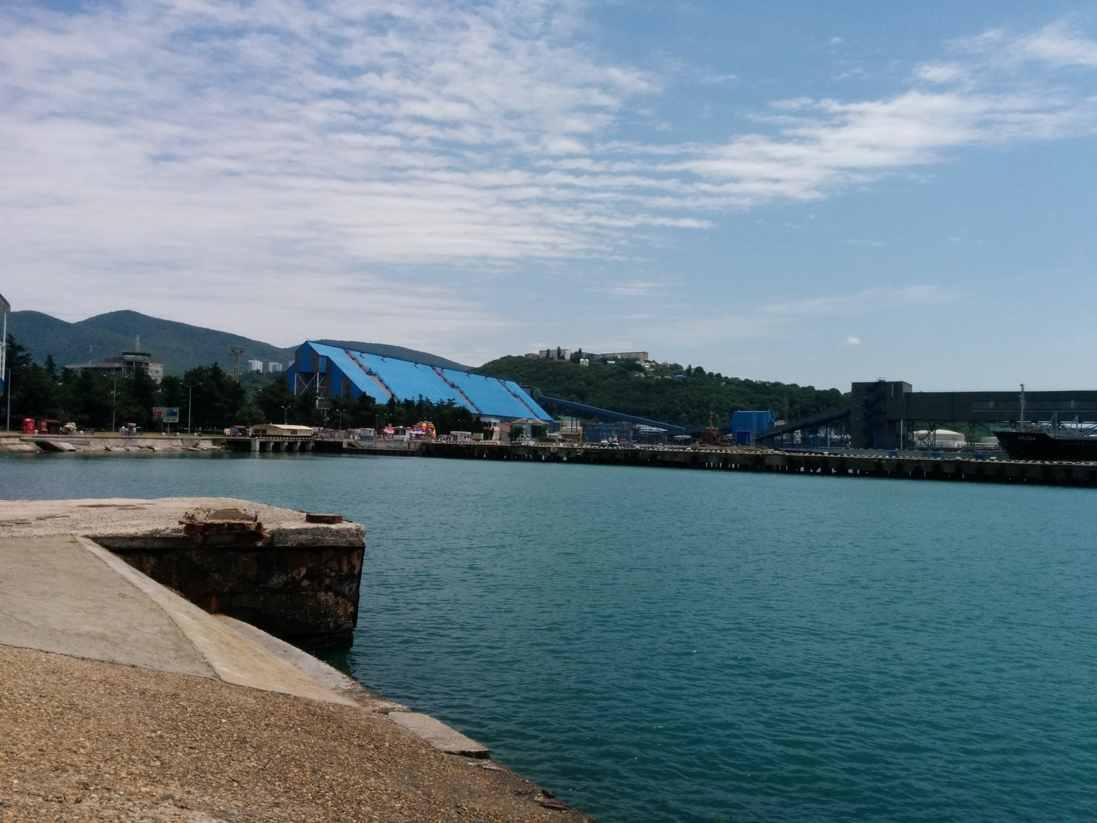 Портовая часть Туапсе – фотографии России