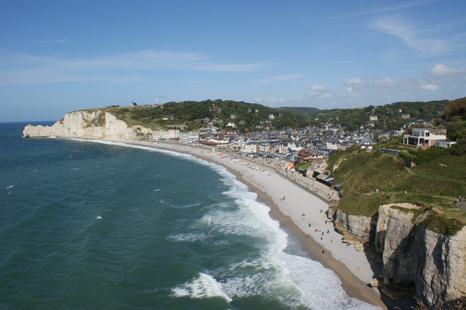 Живописные прибрежные скалы Этреты – фотографии Франции