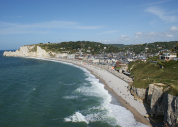 Живописные прибрежные скалы Этреты – фотографии Франции