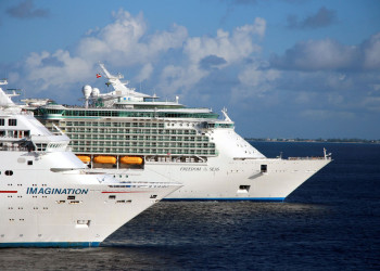 Круизные лайнеры в Джорджтауне (George Town), Каймановы острова – фотографии Каймановых островов