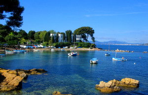 Бухта в Жуан-ле-Пен, Франция – фотографии Франции