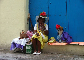 Дама с собачкой в Гаване, Куба – фотографии Кубы