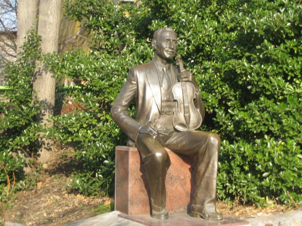 Памятник в Пловдиве, Болгария – фотографии Болгарии