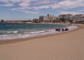 Пляж в Сен-Рафаэль, Франция – фотографии Франции