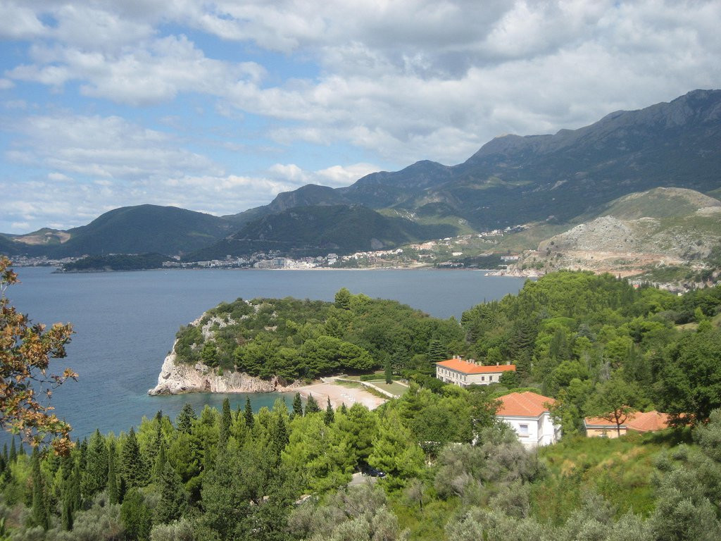 Панорамный вид в Милочер, Черногория – фотографии Черногории