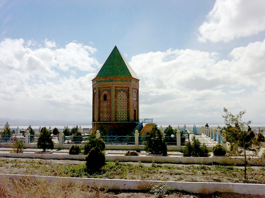 Мавзолей Ноя, также известный как Гробница пророка Нуха – фотографии Азербайджана