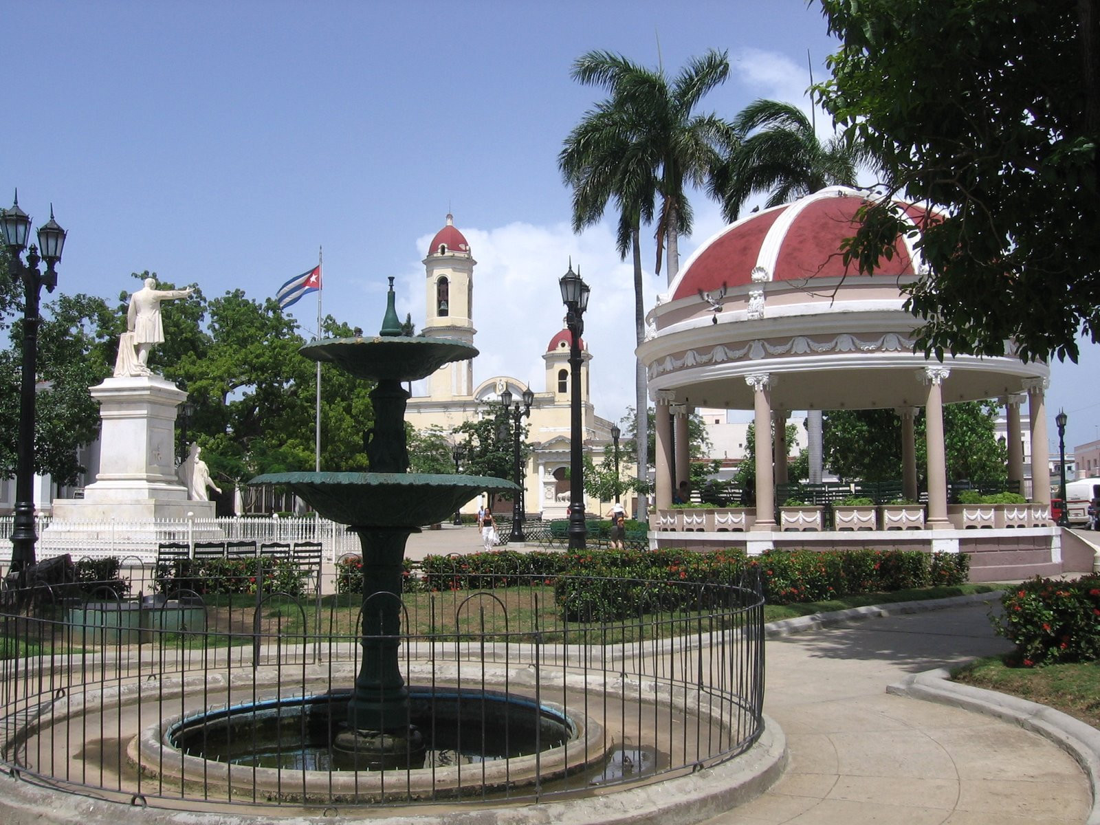 Сквер в Сьенфуэгосе, Куба. Фото 4 – фотографии Кубы