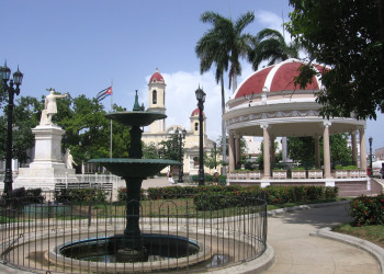 Сквер в Сьенфуэгосе, Куба. Фото 4 – фотографии Кубы