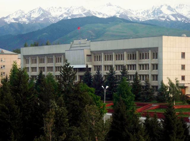 Областная Администрация в городе Каракол – фотографии Киргизии