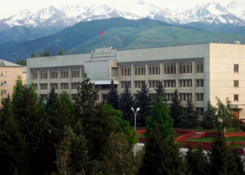 Областная Администрация в городе Каракол – фотографии Киргизии