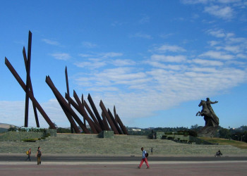 Памятник в Сантьяго-де-Куба, Куба. Фото 2 – фотографии Кубы