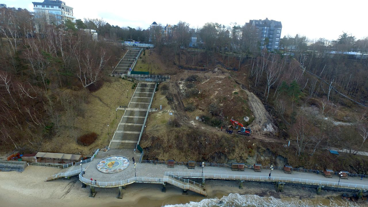 Стройка у солнечных часов в Светлогорске – фотографии России