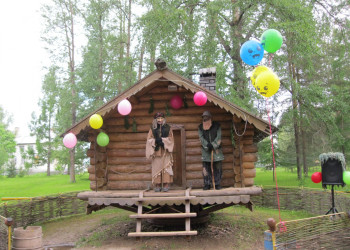 Домик Баба-Яги в селе Кукобой, Ярославская область – фотографии России