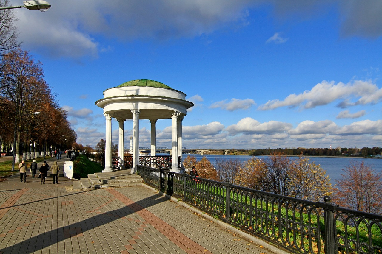 Набережная Волги губернаторская беседка, Ярославль – фотографии России