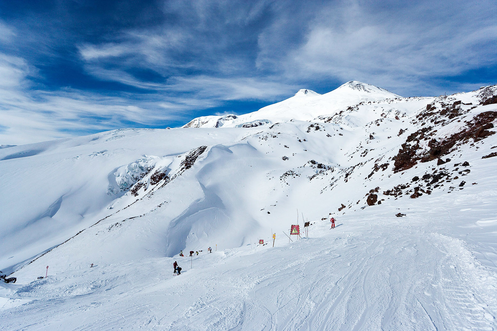 Крутой участок в начале спуска с Мира, Россия – фотографии России