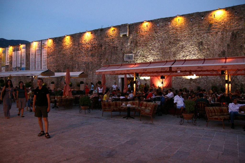 Кафе в Будва, Черногория – фотографии Черногории