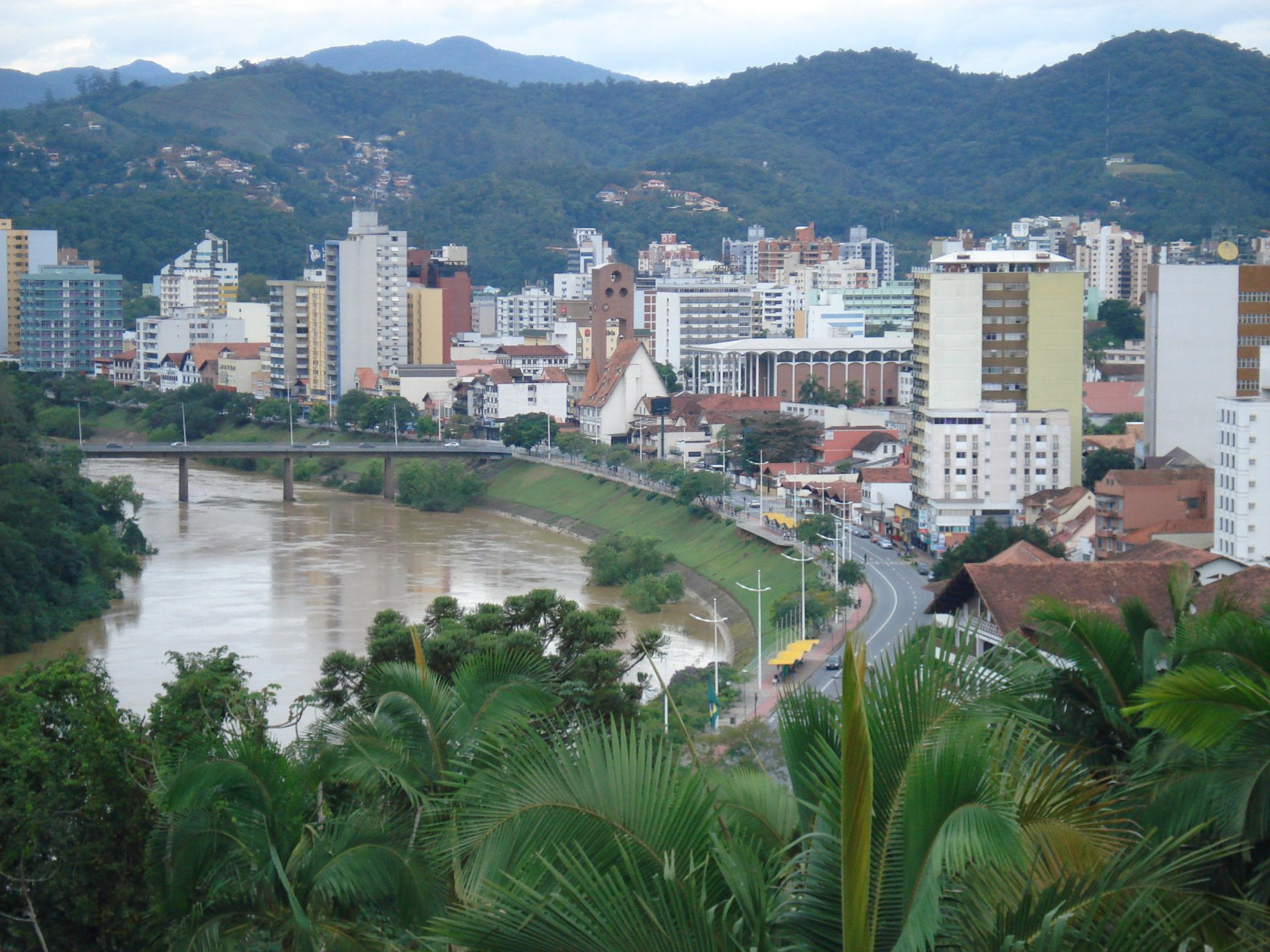 Набережная в Блуменау, Бразилия. Фото 3 – фотографии Бразилии