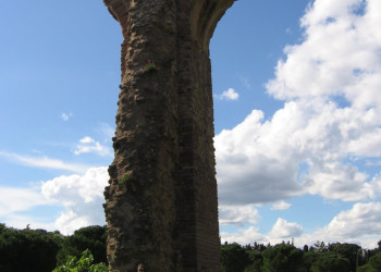 Руина в Фрежюсе, Франция – фотографии Франции