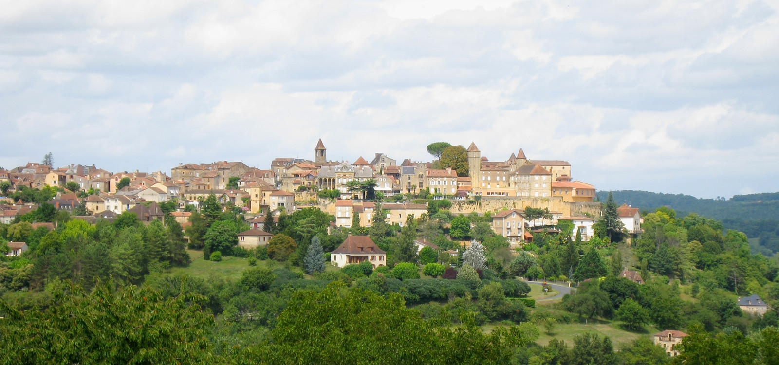 Панорамный вид в Бельве, Франция – фотографии Франции