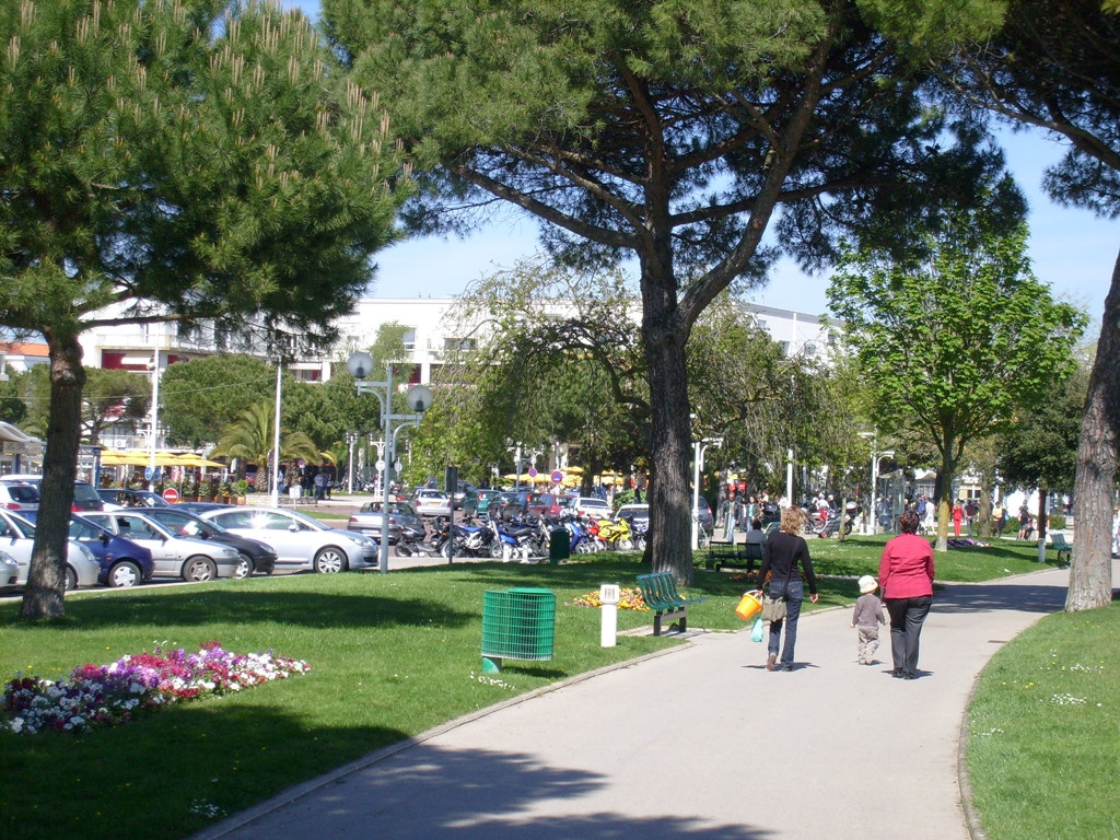 Парк в Руайяне, Франция – фотографии Франции