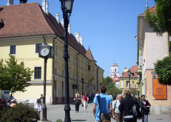 Городская жизнь на улицах Дьёр (Győr), Венгрия – фотографии Венгрии