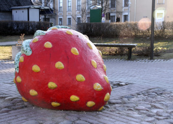 Памятник Клубничке – фотографии Эстонии