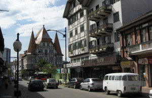 Улица в Блуменау, Бразилия. Фото 1 – фотографии Бразилии