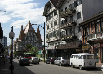 Улица в Блуменау, Бразилия. Фото 1 – фотографии Бразилии