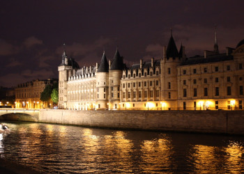 Консьержери в ночное время – фотографии Франции