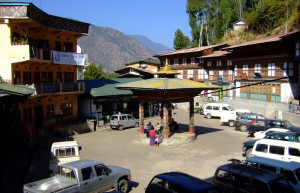 Центральная площадь и молитвенное колесо – фотографии Бутана