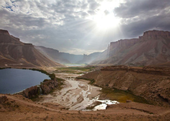 Лучи солнца через облака. Афганистан – фотографии Афганистана