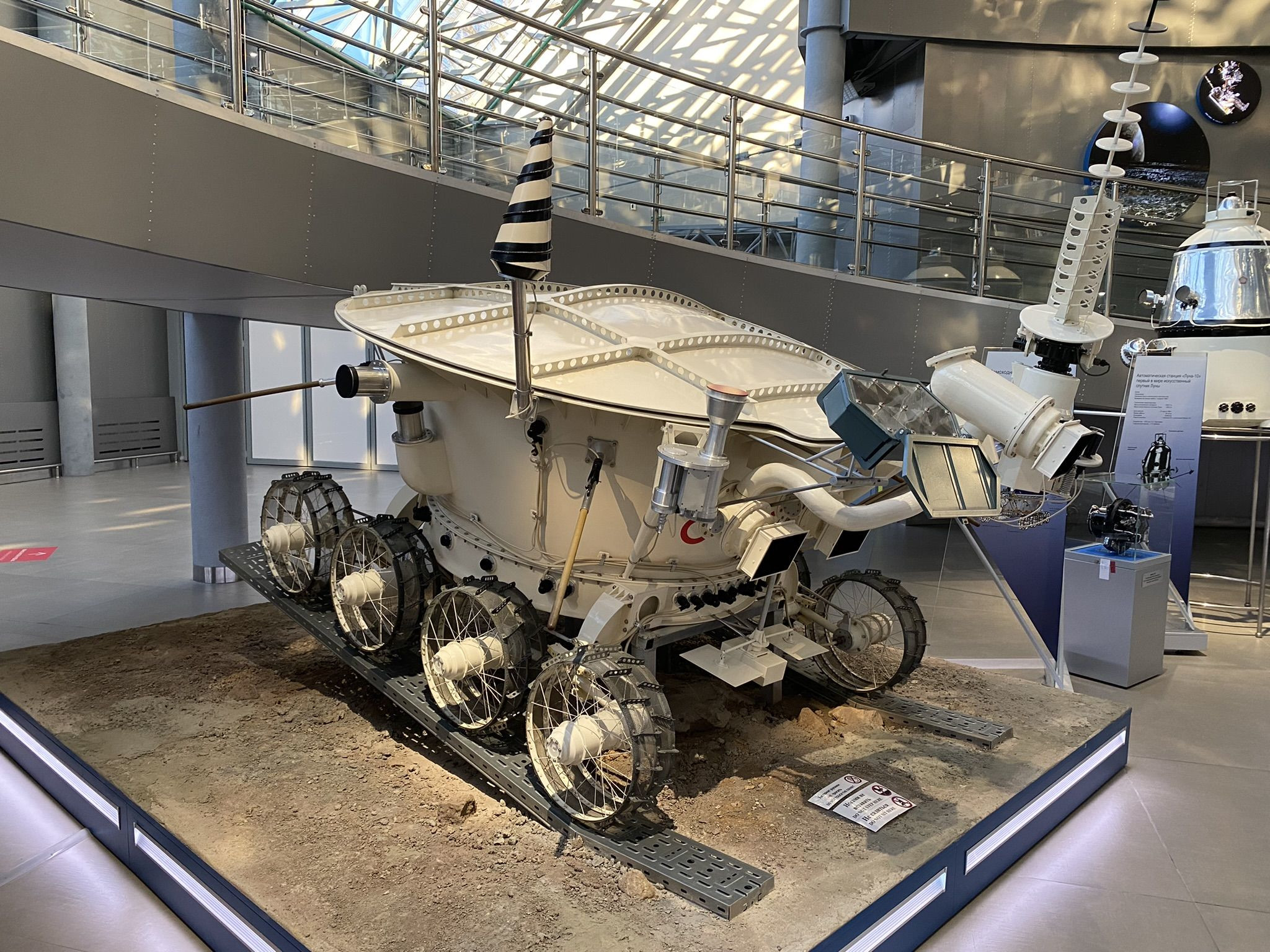 Музей истории космонавтики имени К.Э. Циолковского в городе Калуга, луноход – фотографии России