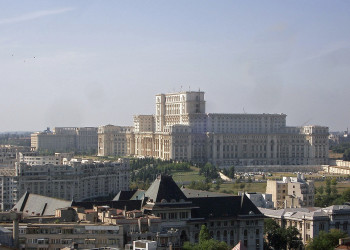 В румынском Дворце парламента теперь располагаются министерства, фирмы, музеи, проводятся фестивали – фотографии Румынии