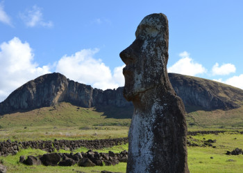 Моаи — каменные статуи на побережье острова Пасхи – фотографии Чили
