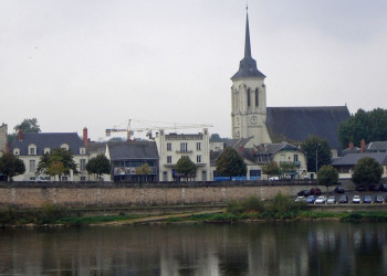 Набережная в Сомюре, Франция – фотографии Франции