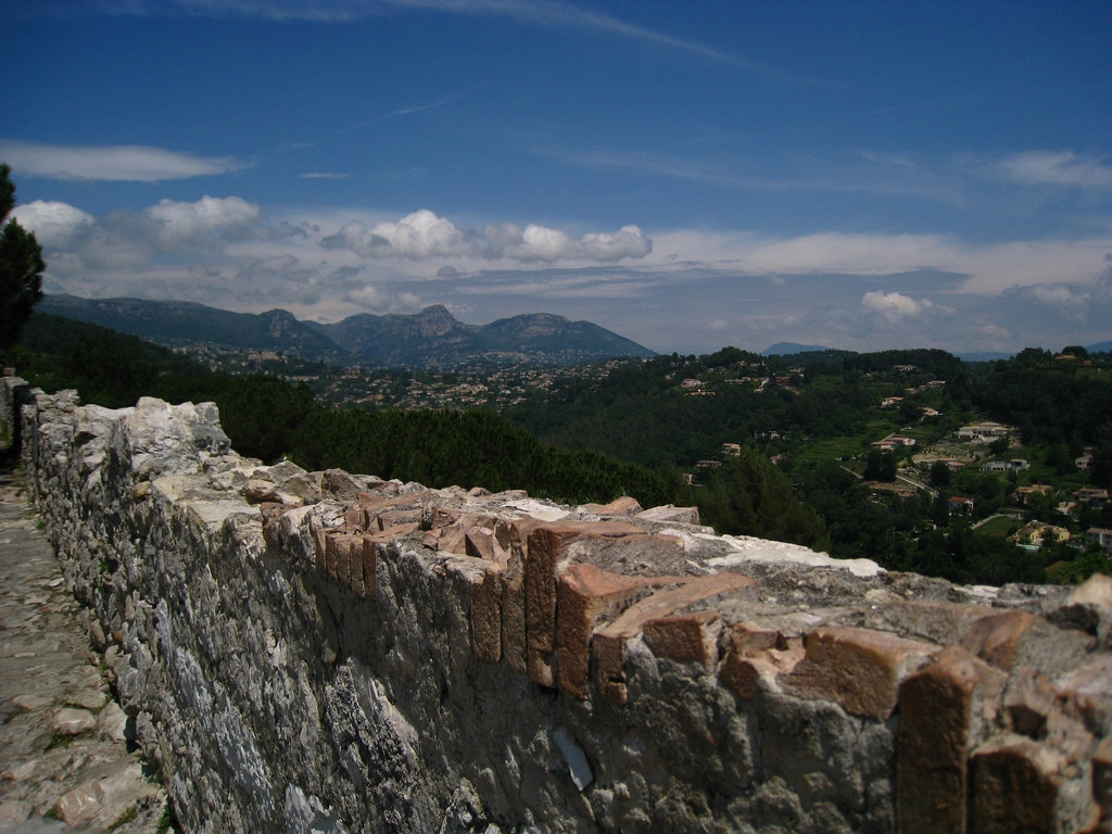Горы в Сен Поль де Ванс, Франция – фотографии Франции