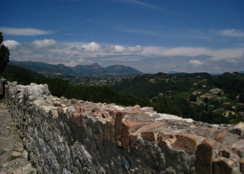 Горы в Сен Поль де Ванс, Франция – фотографии Франции