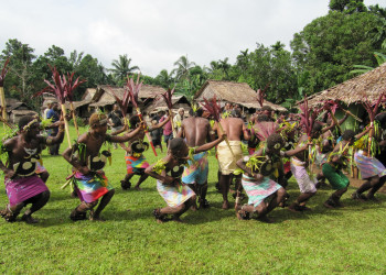 Танцы для туристов на Соломоновых островах – фотографии Соломоновых Островов