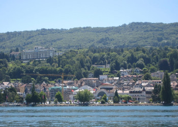 Дома в Эвиан-ле-Бен, Франция – фотографии Франции